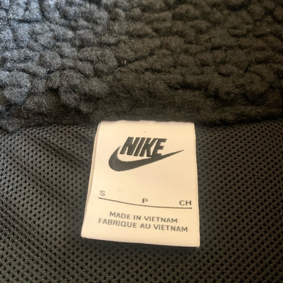 Nike Swoosh Fleece Vest - Picture 3 of 6